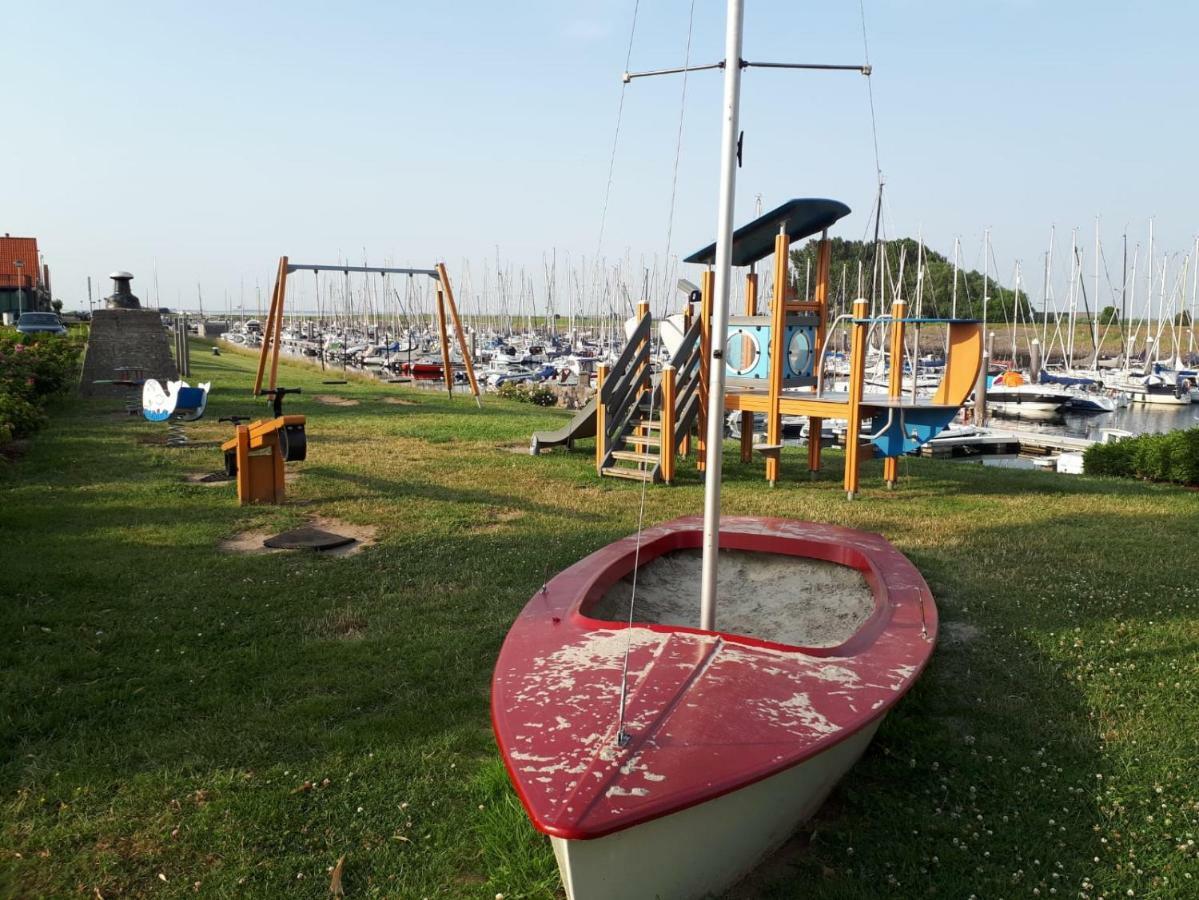 Holiday home Middensluis 7 Wemeldinge